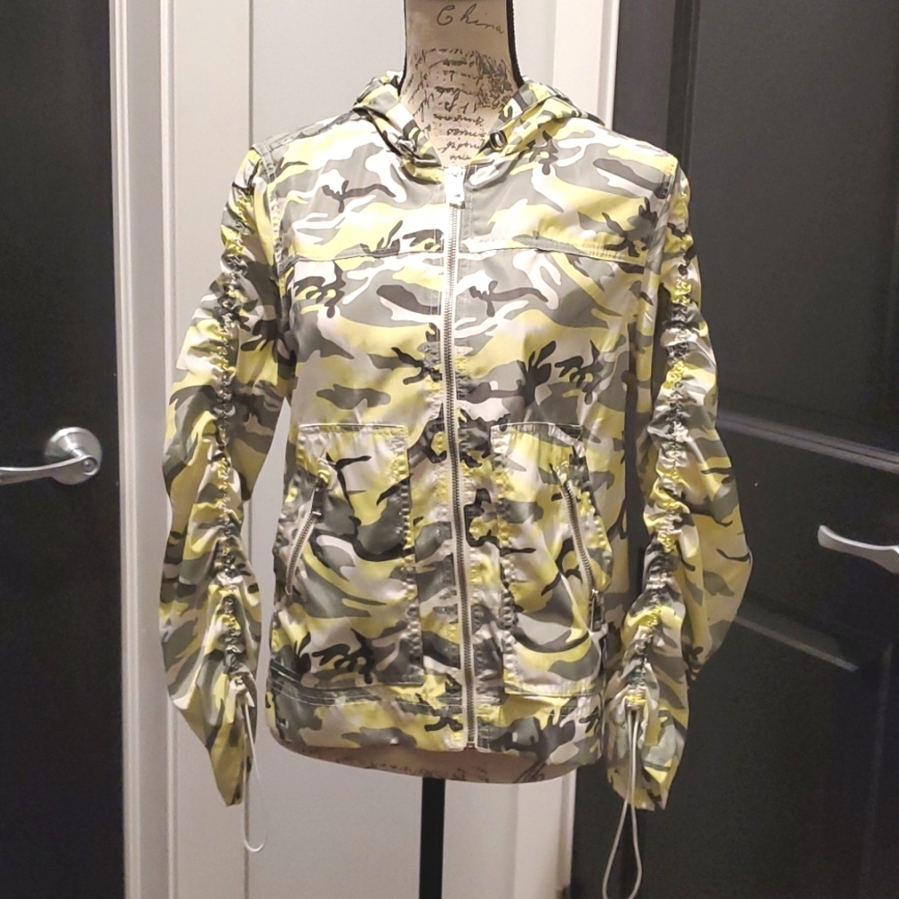 NWOT Calvin Klein Camo Hooded Rain Jacket Size M